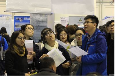 年轻一代职业流向的转变 从工厂到服务业，是选择还是必然？